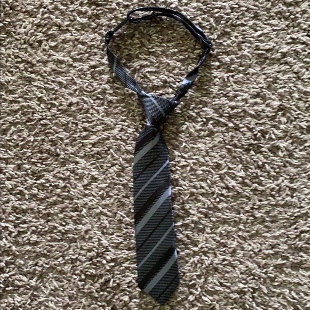 Infant tie 6-9mos adjustable from Childrens place